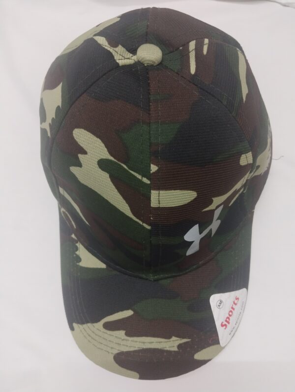 Camouflage design unisex sports cap with adjustable fit